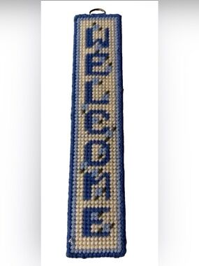 DARLING! HAND STITCHED NEEDLEPOINT WELCOME 10” DOOR/WALL HANGER - BLUES & CREAM